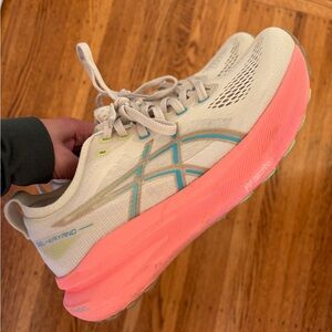 ASICS Gel-Kayano 31 Shoes - Cream and Pink Woman